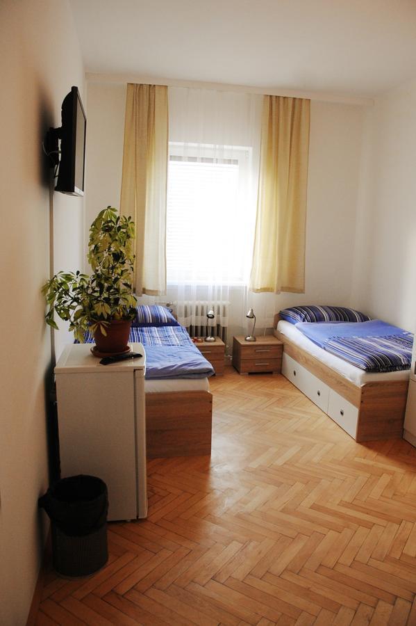 Montagehotel Bed & Steel Linz Esterno foto