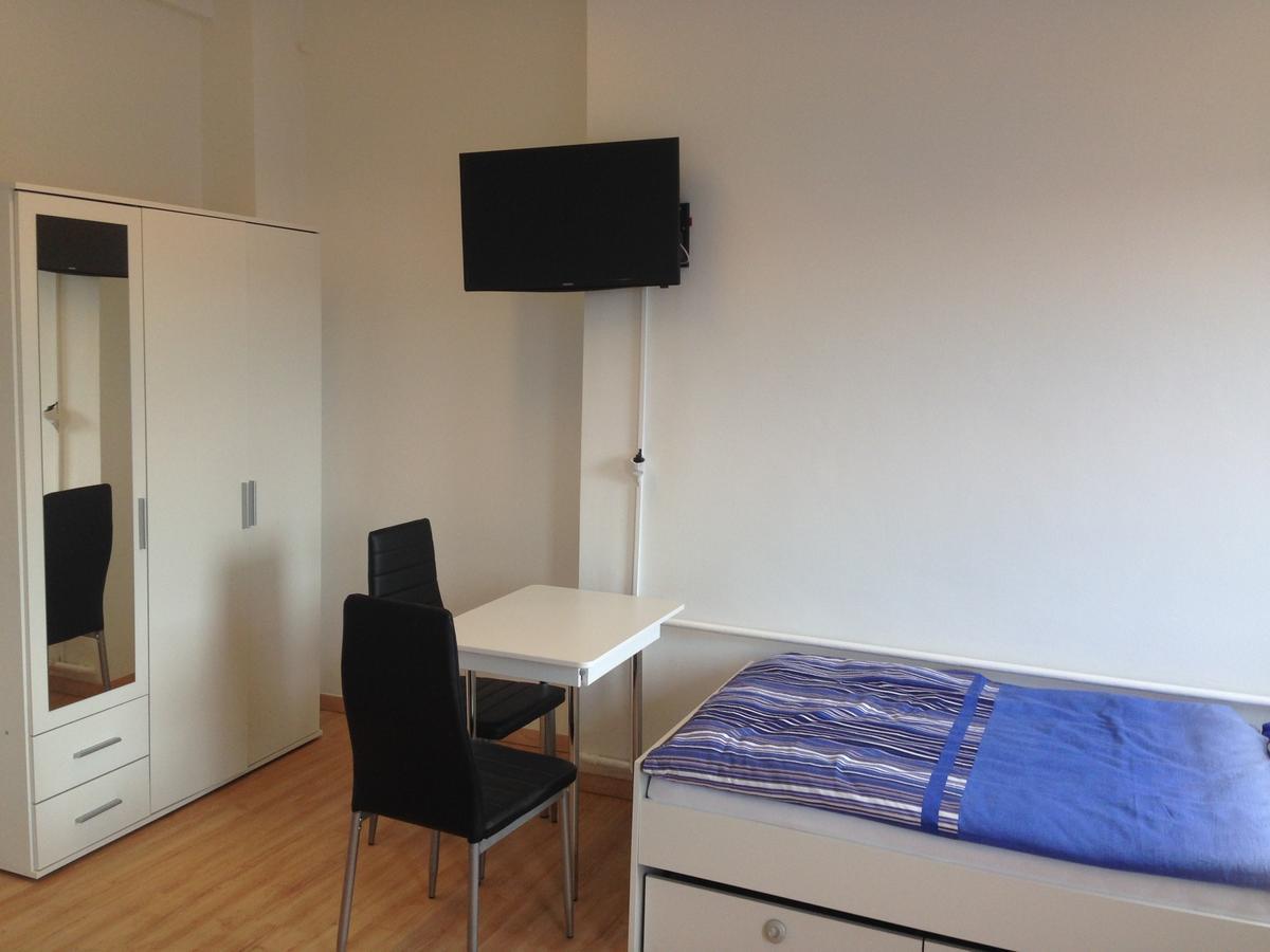 Montagehotel Bed & Steel Linz Esterno foto