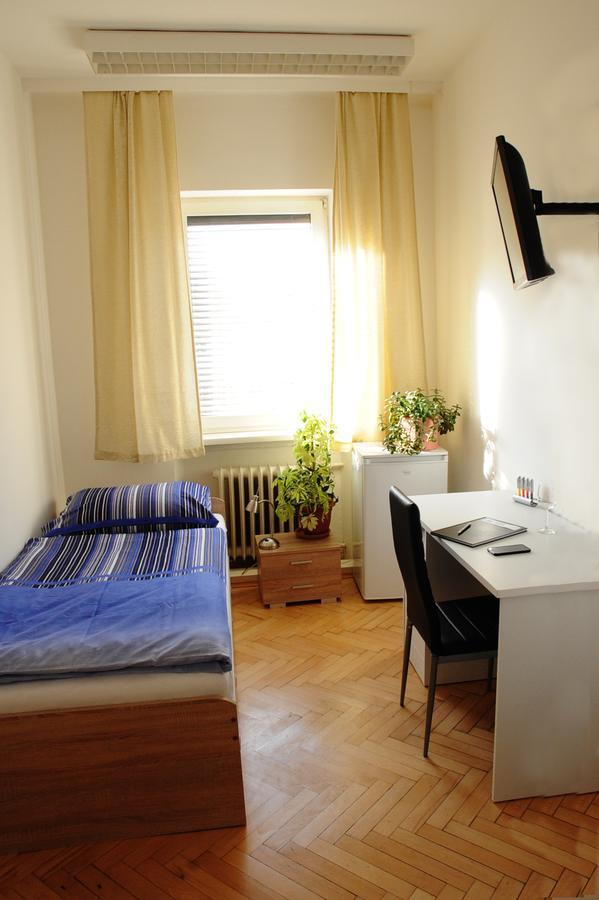 Montagehotel Bed & Steel Linz Esterno foto