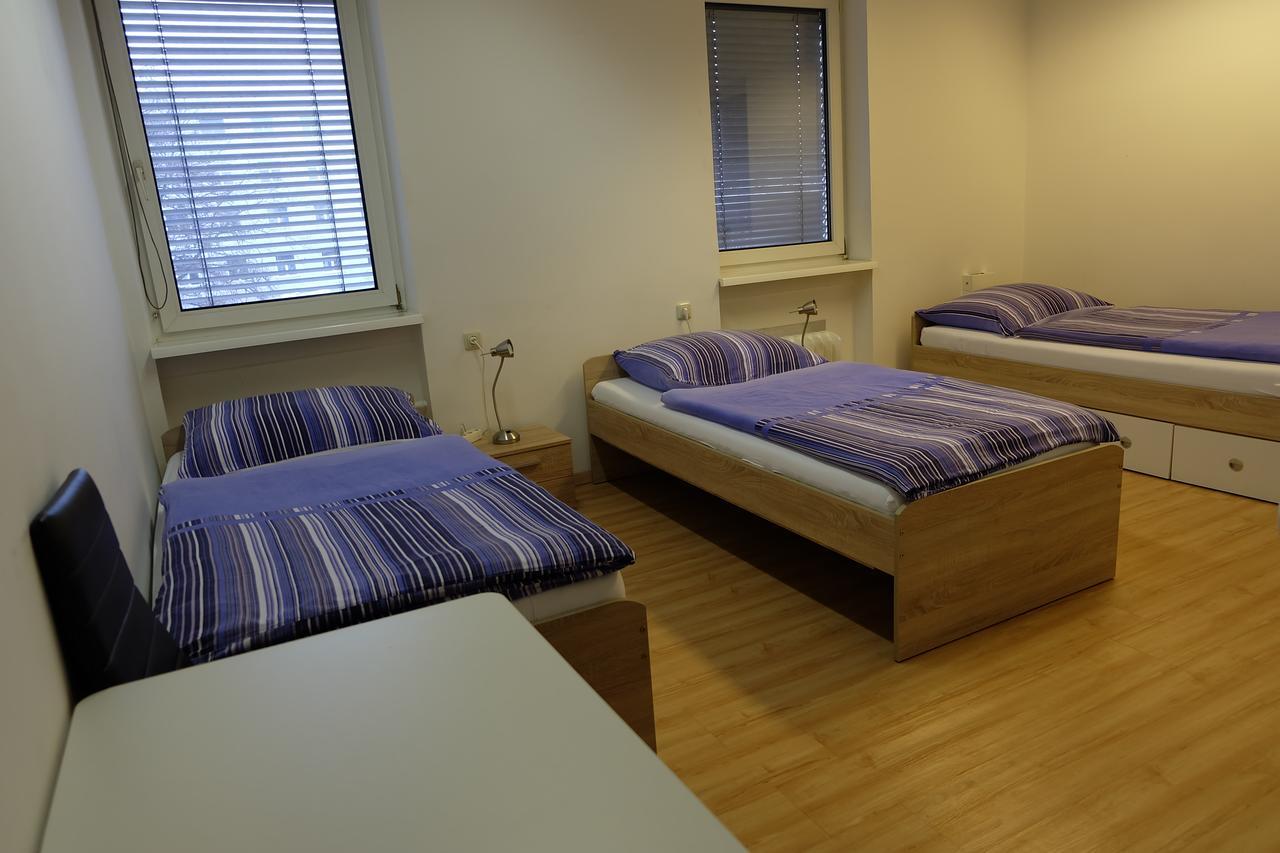 Montagehotel Bed & Steel Linz Esterno foto