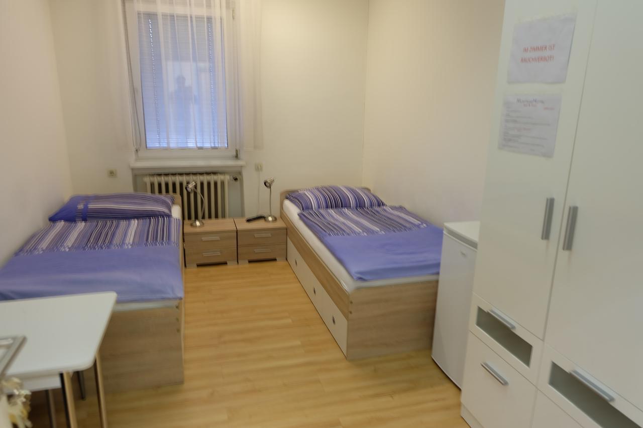 Montagehotel Bed & Steel Linz Esterno foto