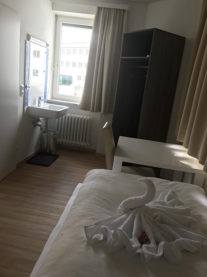 Montagehotel Bed & Steel Linz Esterno foto